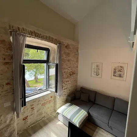 Charming Seaside Flat Appartement Fažana
