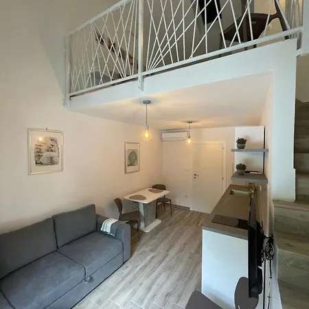 Charming Seaside Flat דירה *